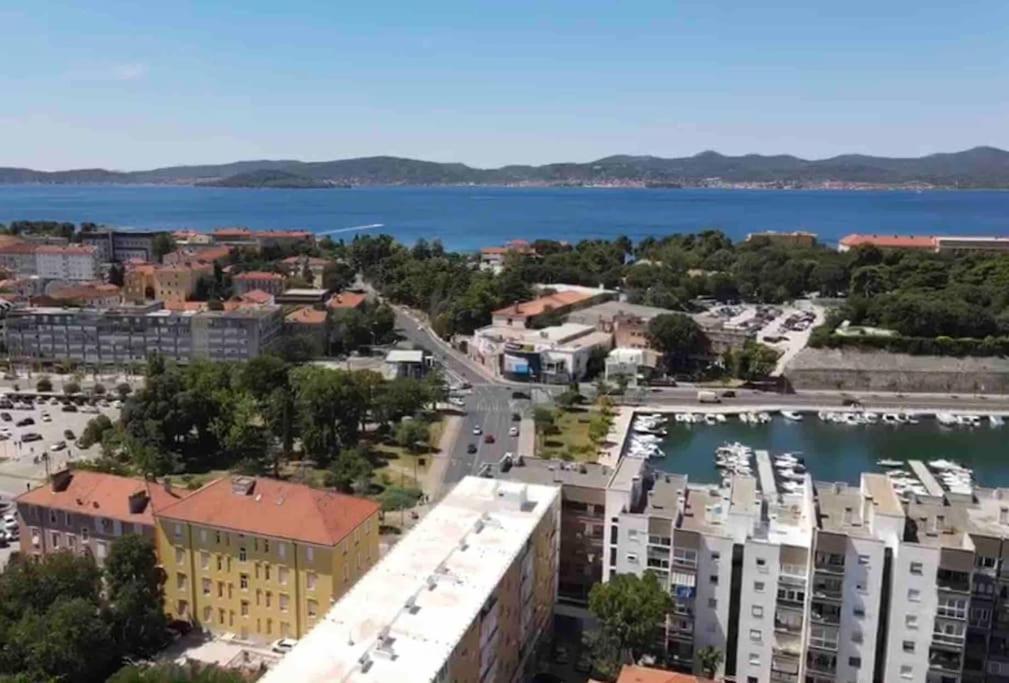 New Modern Near Old Town - Private Parking