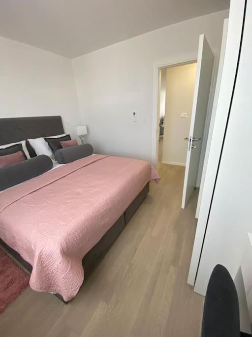 Apartmán New Modern Near Old Town - Private Parking *