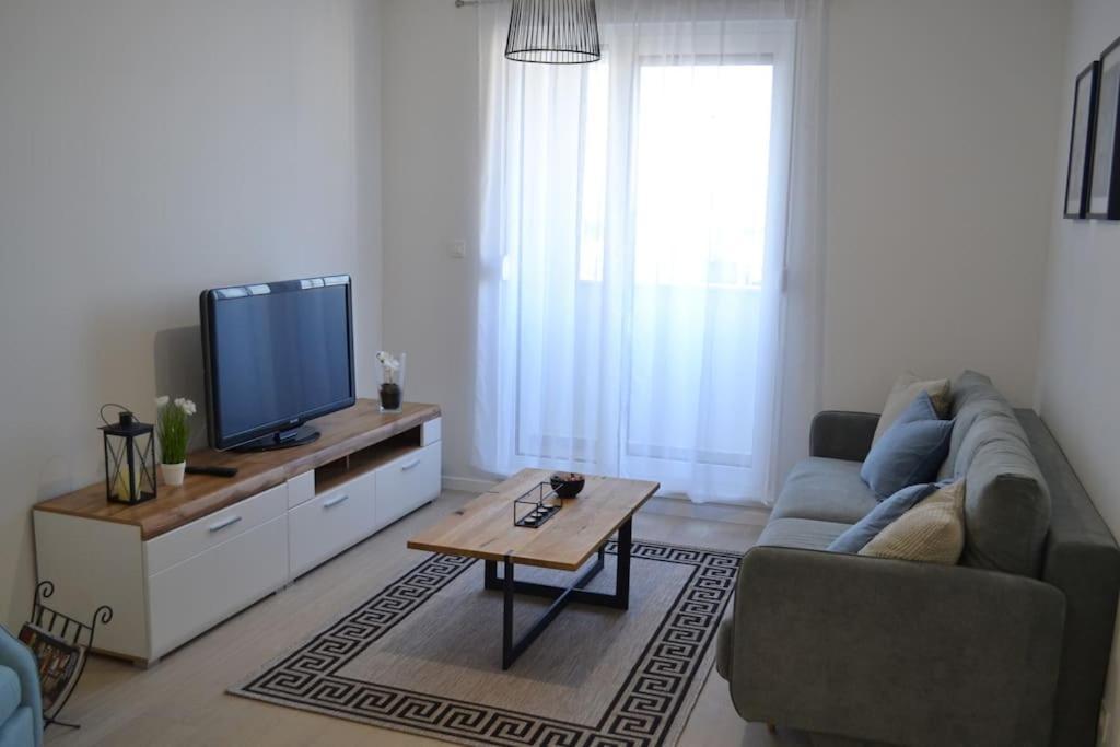 New Modern Near Old Town - Private Parking Apartmán